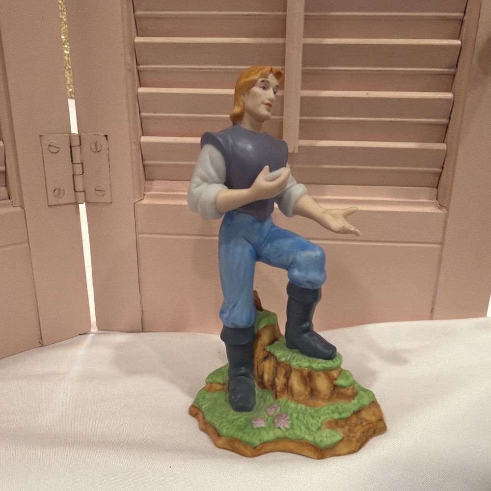 Vintage Disney Pocahontas John Smith Collectible Figurine Decoration
